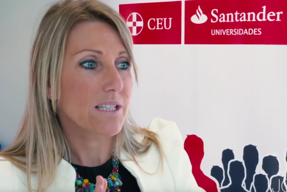 Nélida Pérez durante la mesa debate Job Lab CEU-Santander sobre la figura del orientador en los colegios.